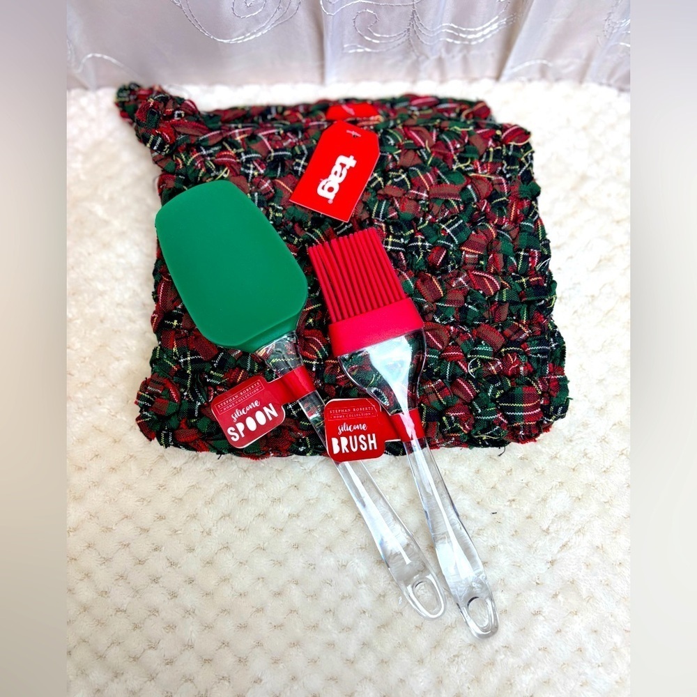 Holiday Kitchen Potholders(2) and Tools (2) NWT